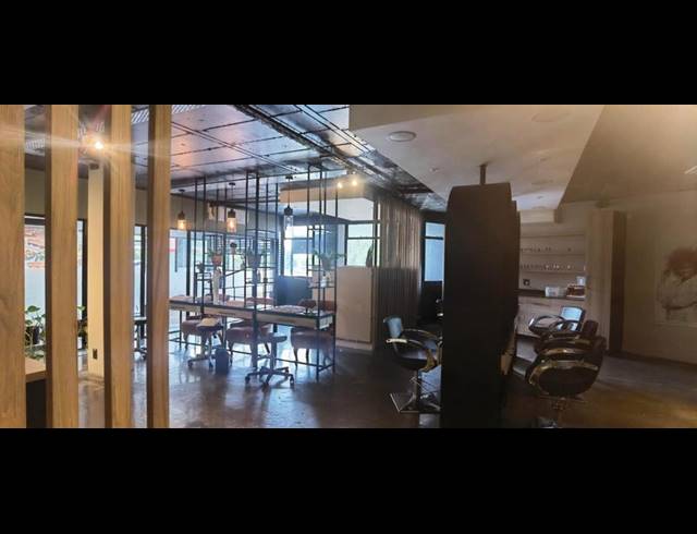 BUSINESS PROPERTY TO RENT IN LYNNWOOD GLEN